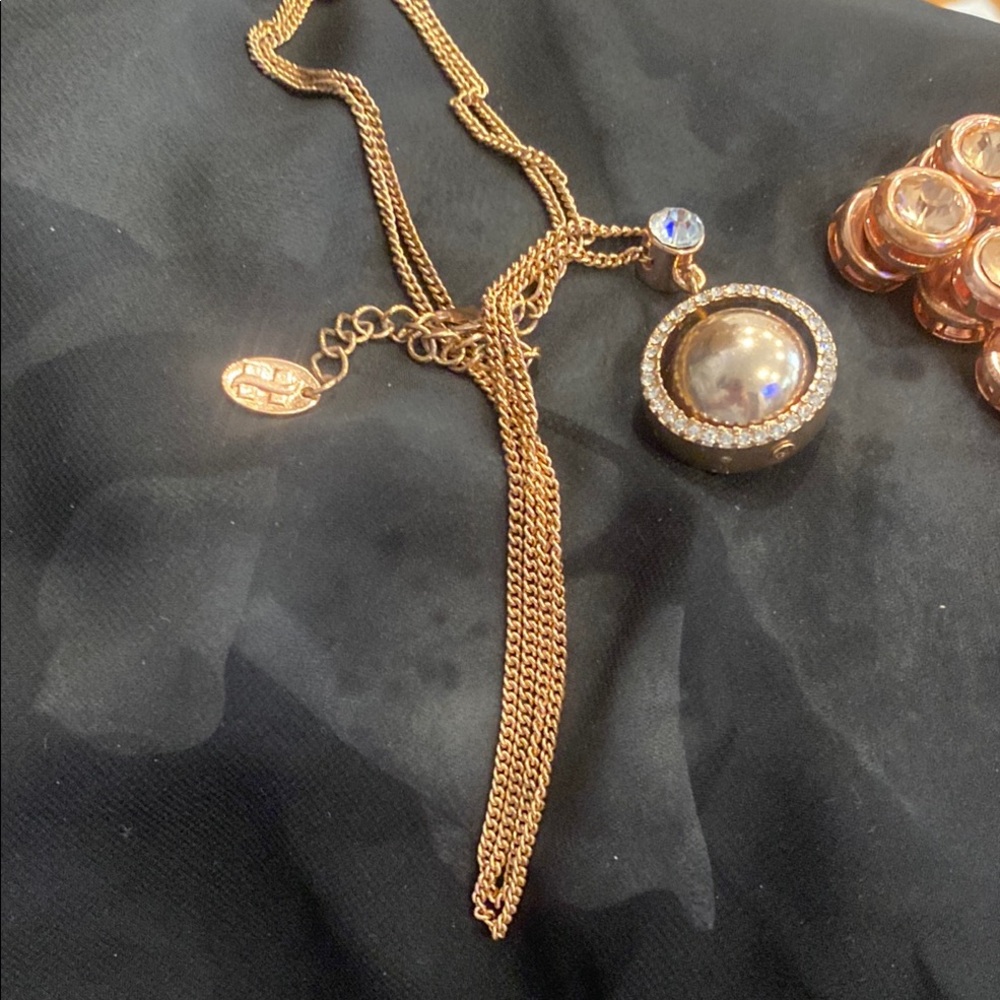Elegant Copper tone with rhinestones Pendant Necklace